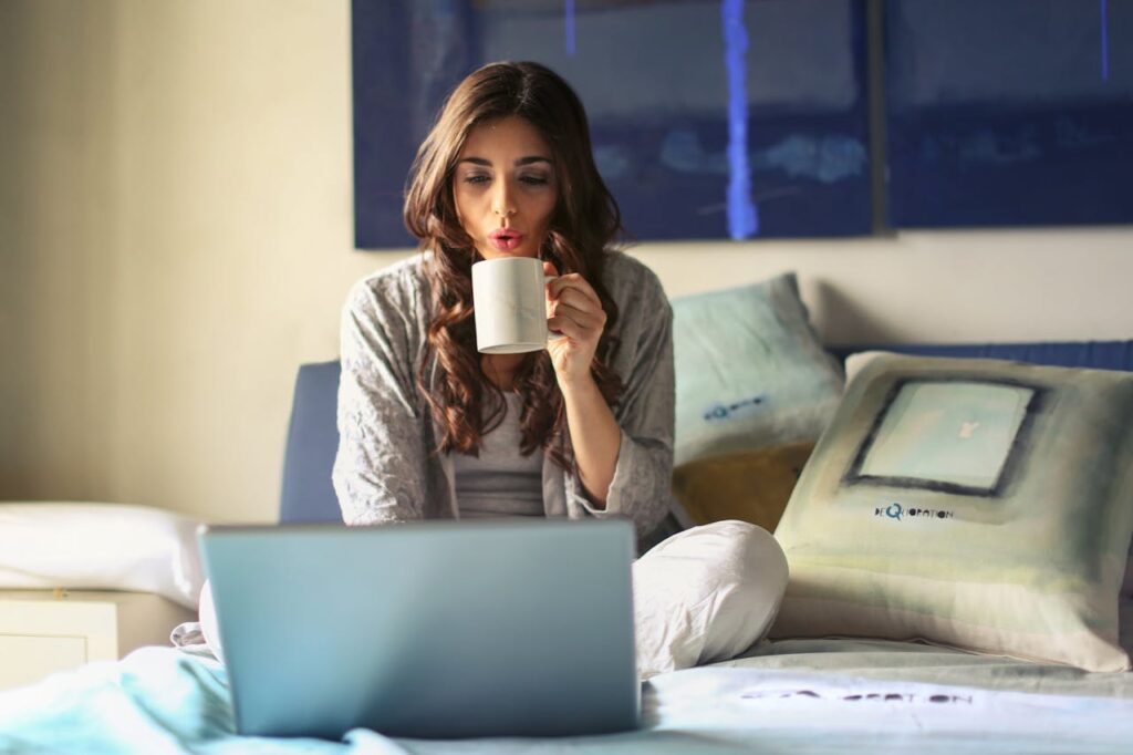 zipwp-image-935743 Woman having coffee with feet up